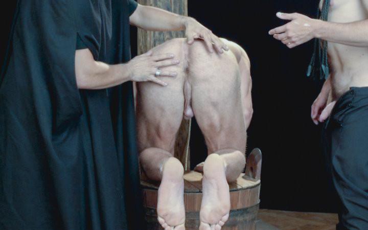 20P Three muscle cuties enjoy bondage and nipping nipples in dungeon