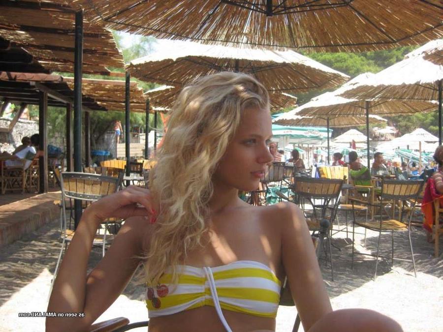 16P Nonnude teen girlfriend teasing in her bikini