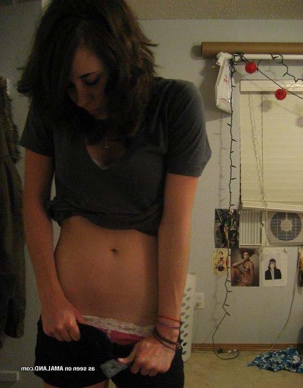 15P Amateur teen girlfriends tease in phone pics