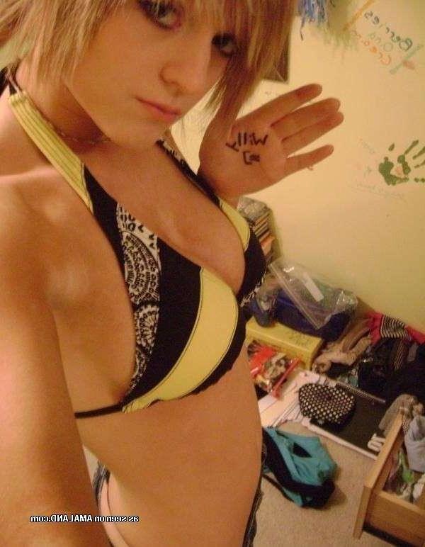15P Nude amateur teen girlfriends in selfpics