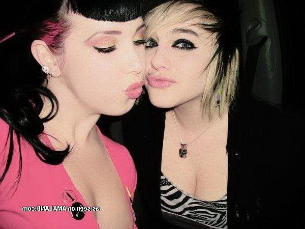 15P Nude amateur teen girlfriends in selfpics
