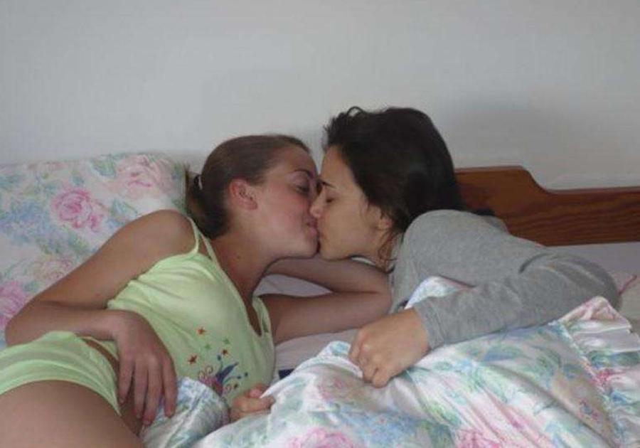 16P Fresh amateur girls flashing perky tits and shaved pussies