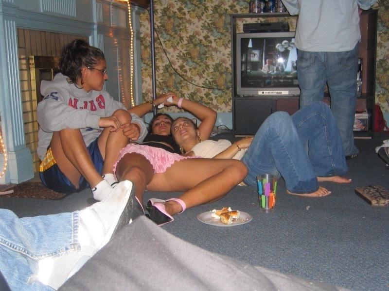 16P Amateur pics of horny girls being caught doing nasty things