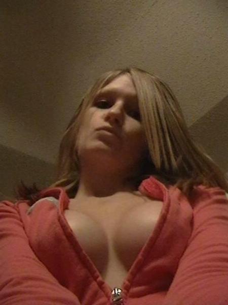 16P Busty and sexy girlfriends in secret asmateur photo shoots