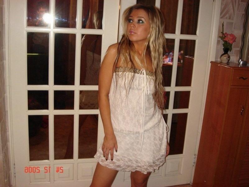 16P My sexy girl is caught on amateur cam rubbing her hot body