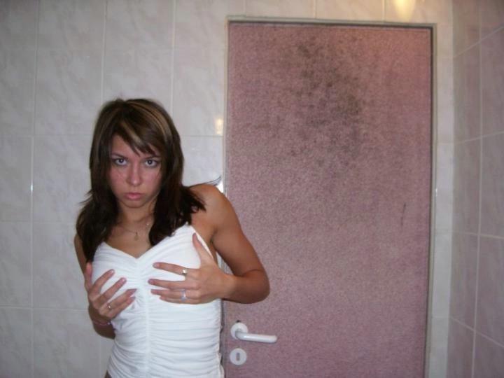 16P My sexy wife is caught on amateur cam rubbing her hot body