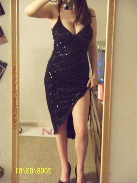 16P My sexy wife is caught on amateur cam rubbing her hot body