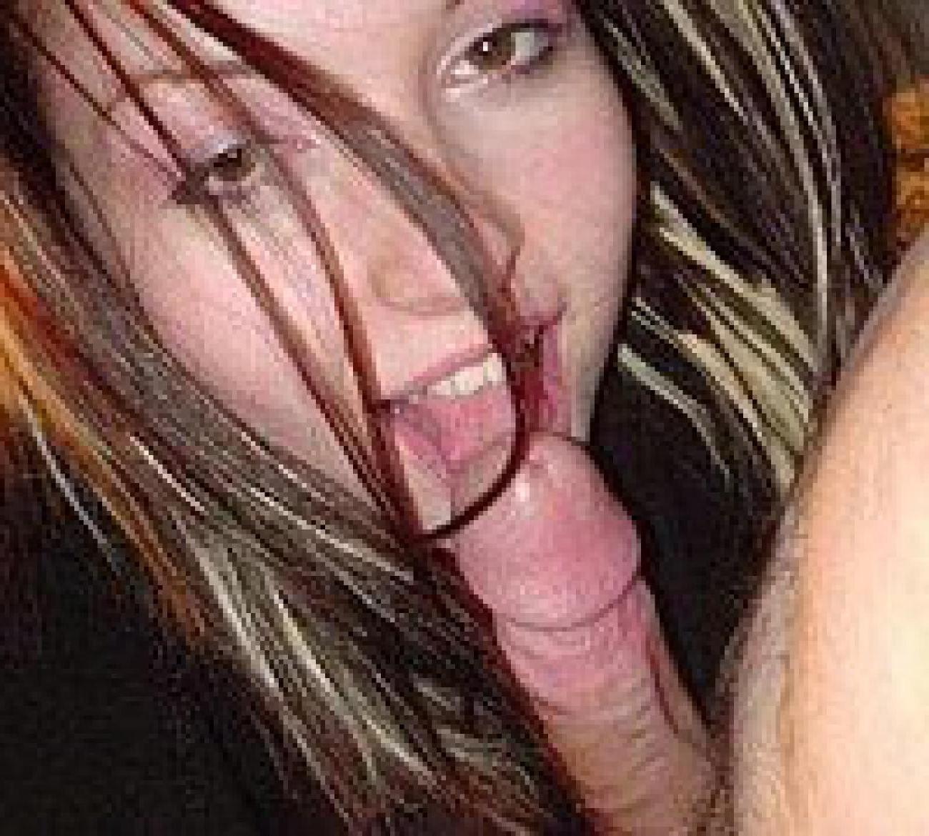 16P My sexy wife is caught on amateur cam rubbing her hot body