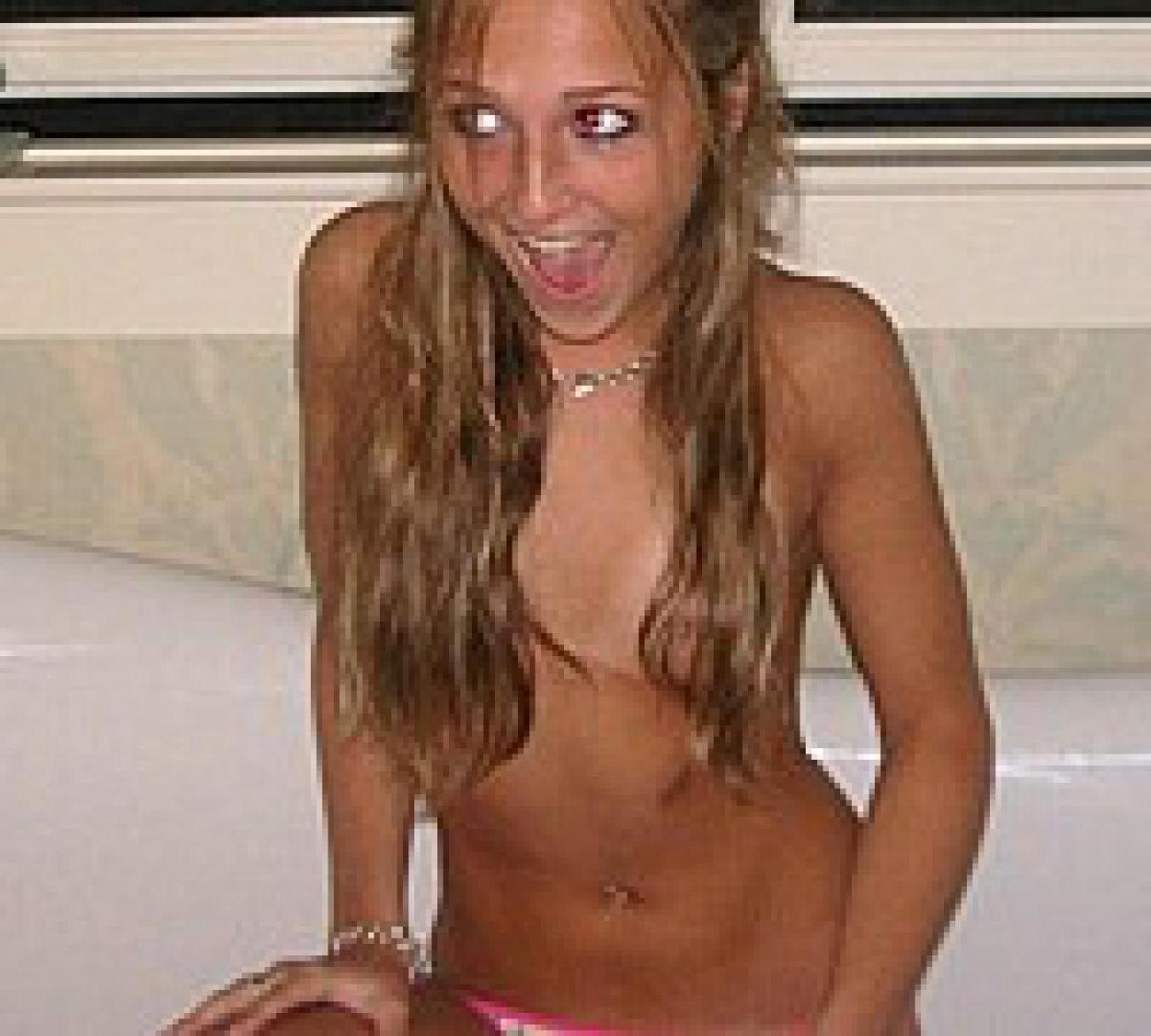 16P Check out my hot girlfriends get horny in these amateur pics