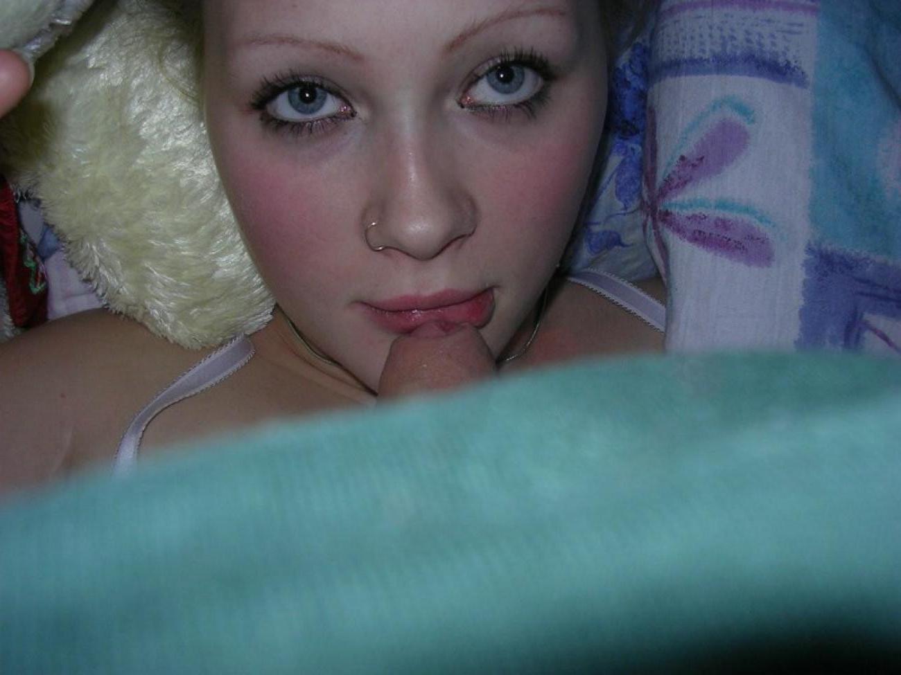 16P Amateur babes showing their smooth cunts only for you