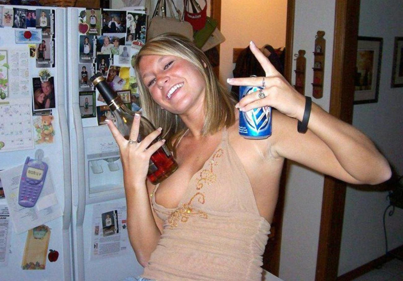 16P Amateur babes showing their smooth cunts only for you