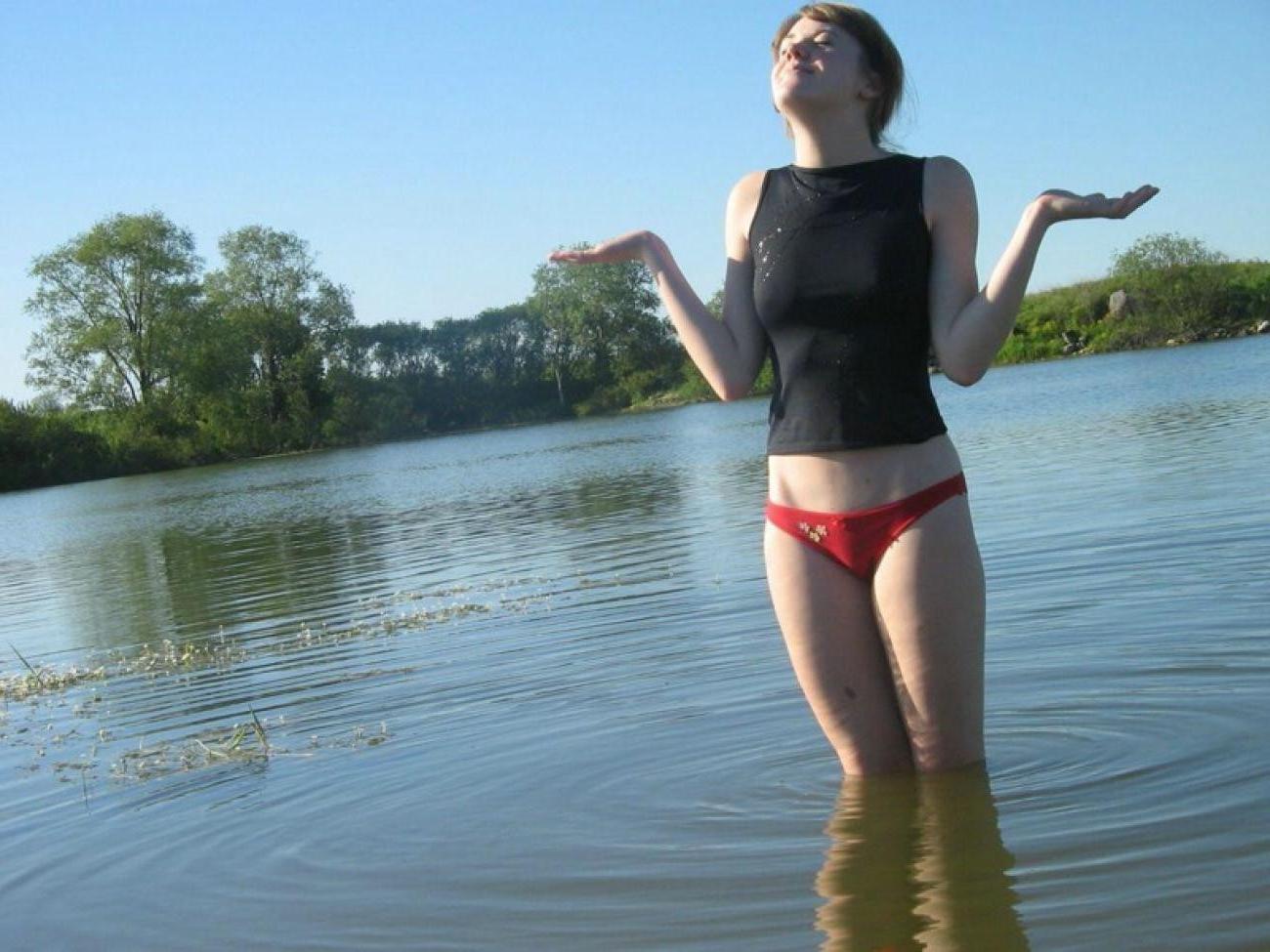 16P Gorgeous amateur babes show off sweet tits and pussies