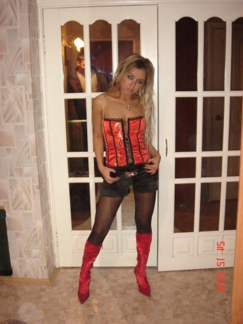 16P Amateur pics of horny babes being caught doing nasty things