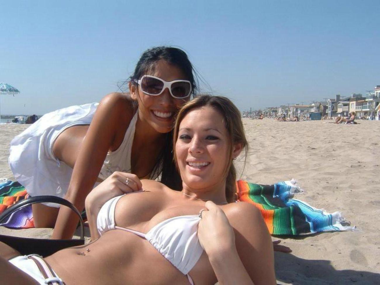 16P Busty and sexy girlfriends in secret asmateur photo shoots