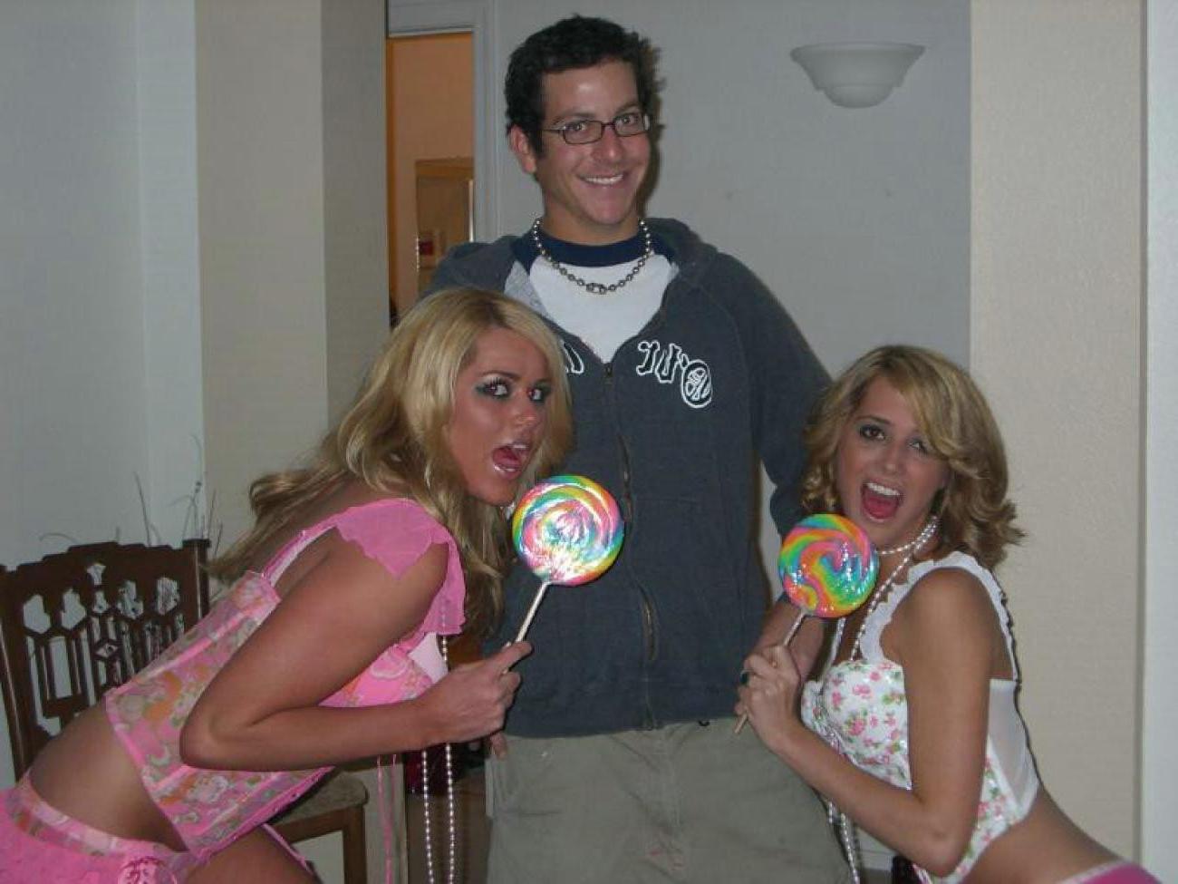 16P Amateur pics of horny babes being caught doing nasty things