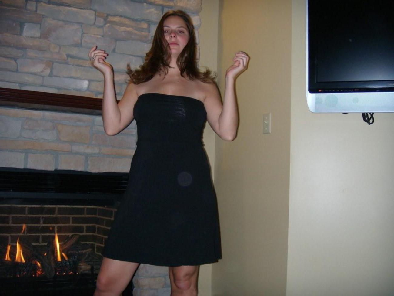 16P My sexy wife is caught on amateur cam rubbing her hot body