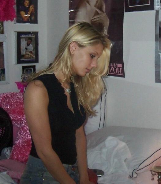 16P Amateur pics of horny babes being caught doing nasty things