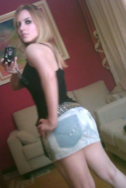 16P Busty and sexy girlfriends in secret asmateur photo shoots