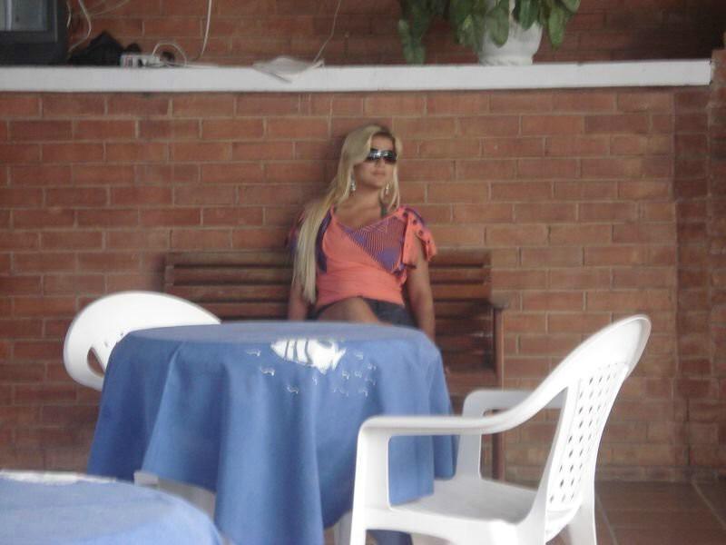 16P Amateur babes showing their smooth cunts only for you