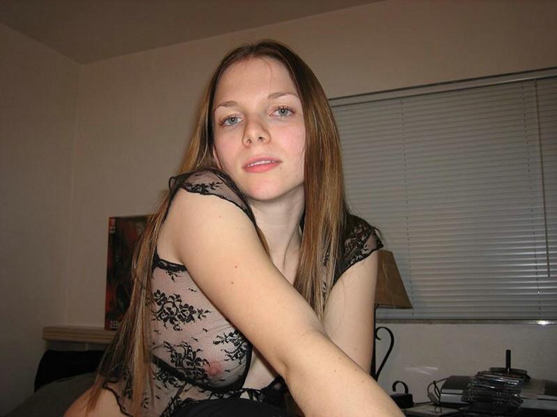 16P Amateur babes showing their smooth cunts only for you