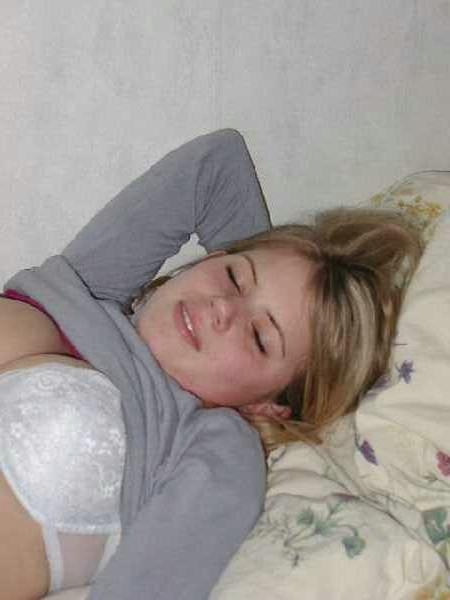 16P Amateur babes showing their smooth cunts only for you