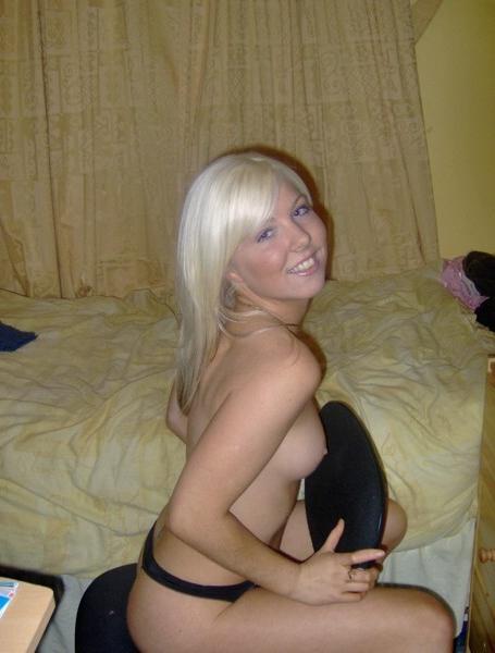 16P Busty and sexy girlfriends in secret asmateur photo shoots