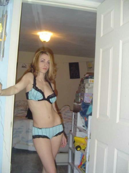 16P Busty and sexy girlfriends in secret asmateur photo shoots