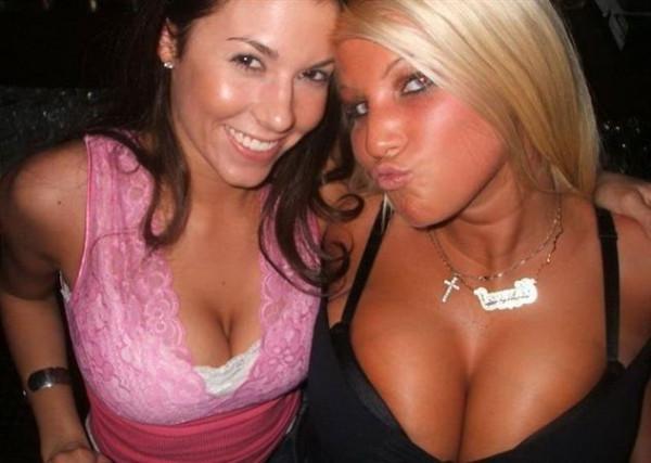 15P Hot amateur busty girls posing naked with no shame