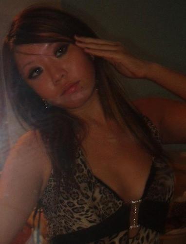 15P Hot amateur busty girls posing naked with no shame