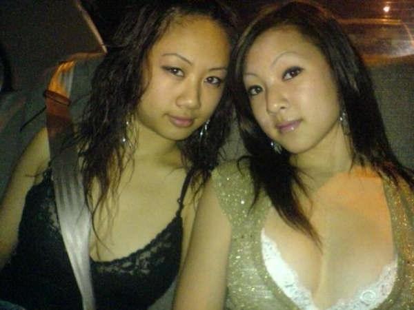 15P Hot amateur busty girls posing naked with no shame