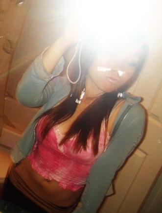 15P Hot amateur busty girls posing naked with no shame