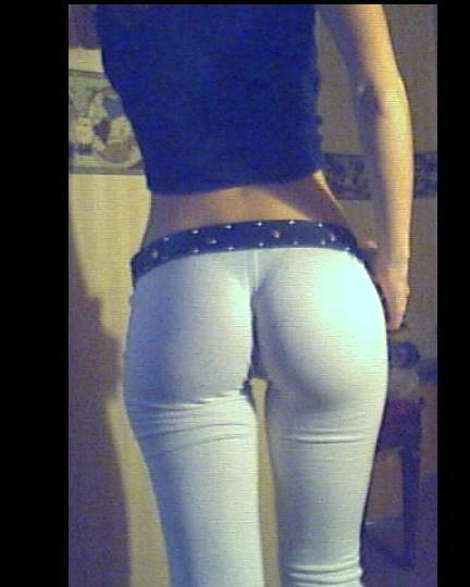 16P My sexy wife is caught on amateur cam rubbing her hot body
