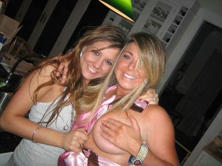 16P My sexy wife is caught on amateur cam rubbing her hot body