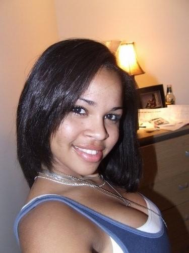 15P Hot amateur busty girls posing naked with no shame