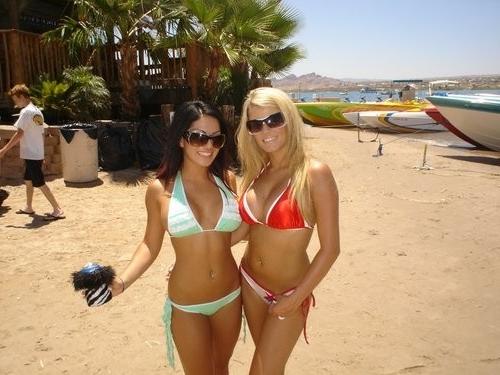 15P Hot amateur busty girls posing naked with no shame