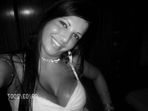 15P Hot amateur busty girls posing naked with no shame