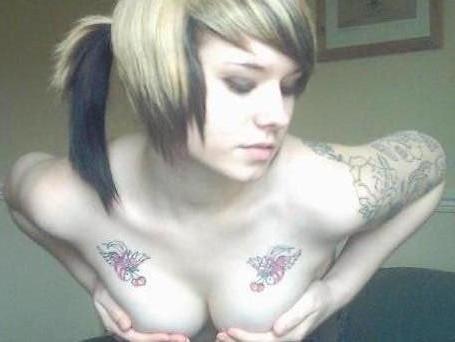 15P Hot amateur busty girls posing naked with no shame