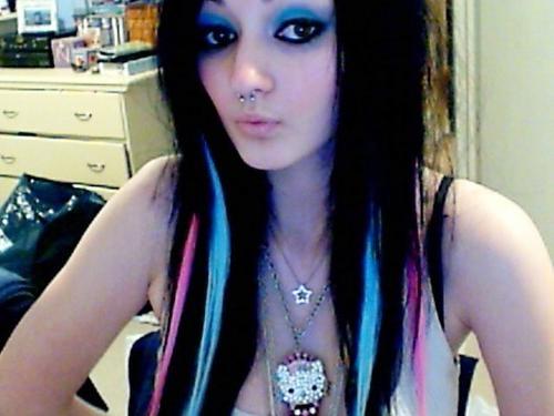 15P Hot amateur busty girls posing naked with no shame