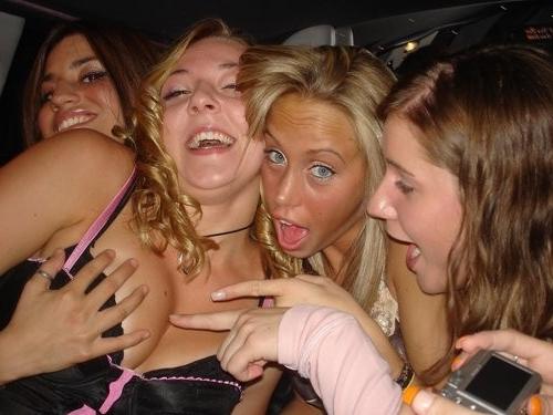 15P Hot amateur busty girls posing naked with no shame