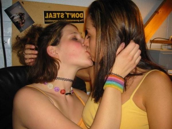 15P Amateur teens are very happy after cumshot or facial