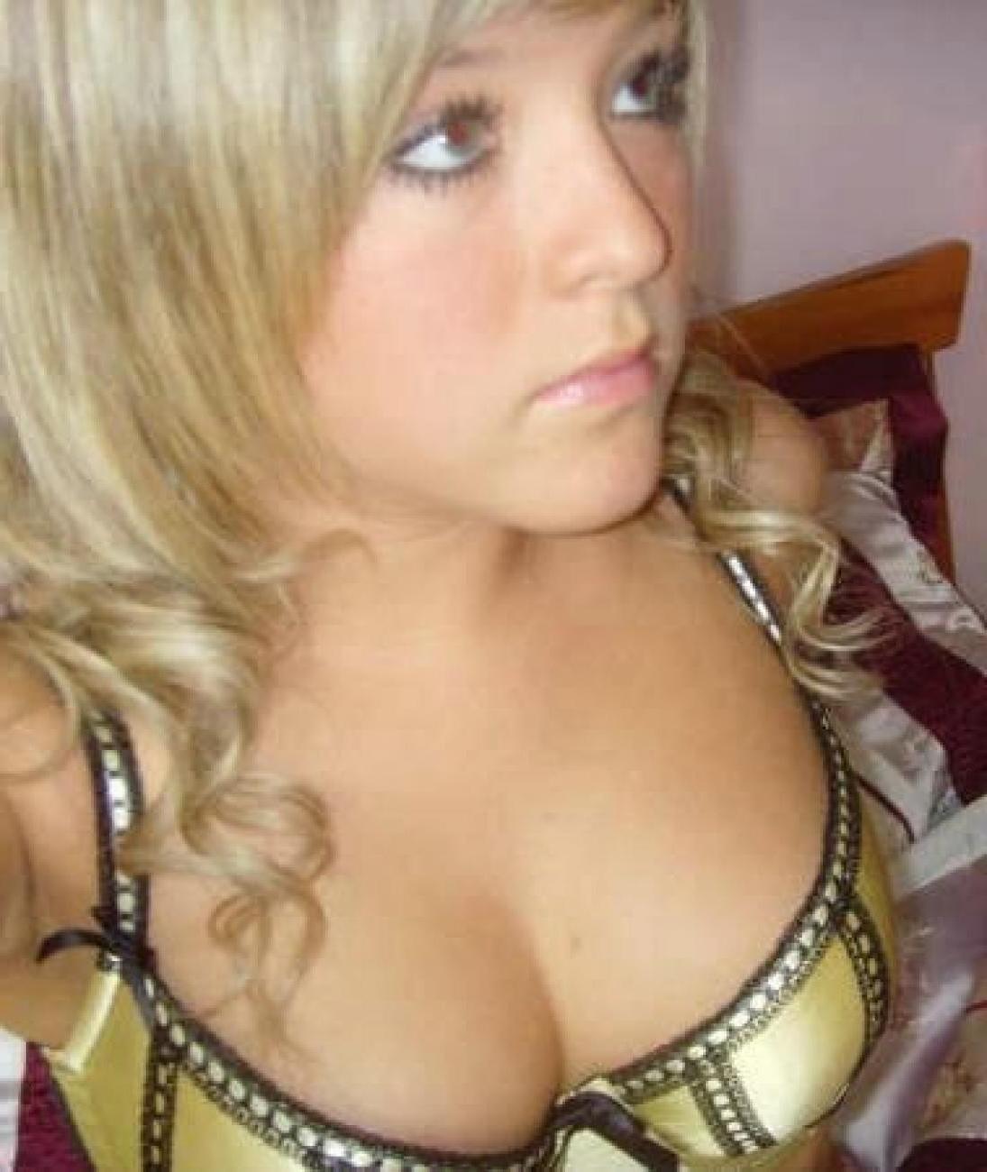 16P Amateur pics of horny girls being caught doing nasty things
