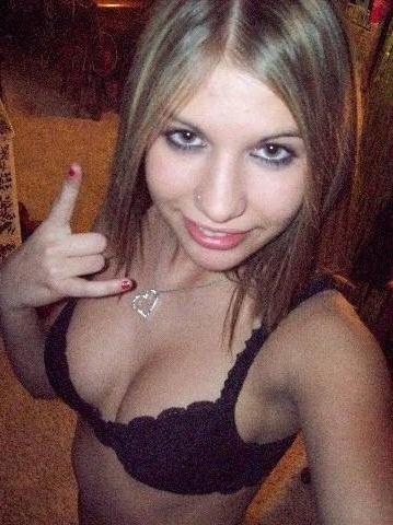 15P Many pretty amateur teens undressing and posing