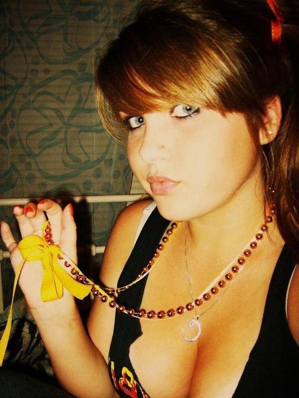 15P Many pretty amateur teens undressing and posing