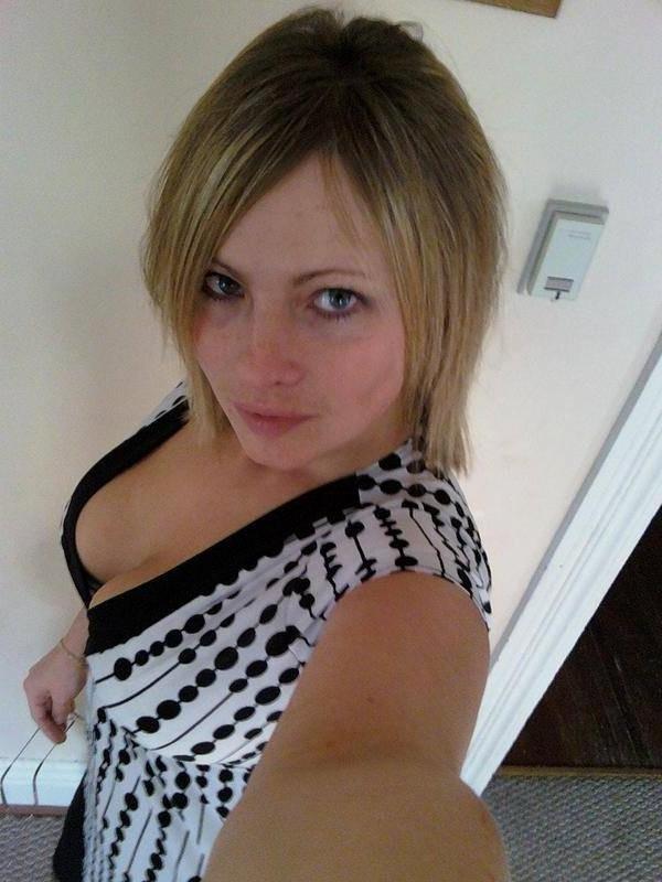 15P Many pretty amateur teens undressing and posing