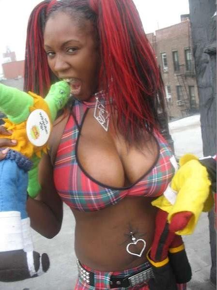 15P Hot amateur busty girls posing naked with no shame