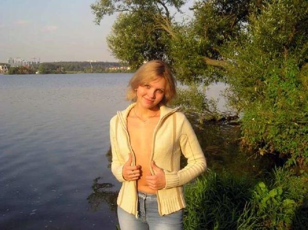16P Gorgeous amateur babes show off sweet tits and pussies
