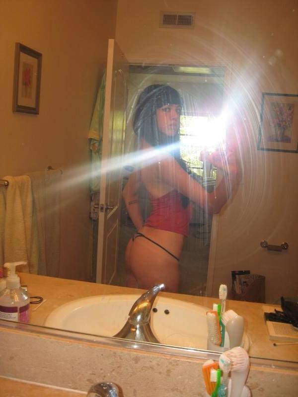 15P Real amateur girlfriends having sex Smiling young brunette teen does a hot deep 