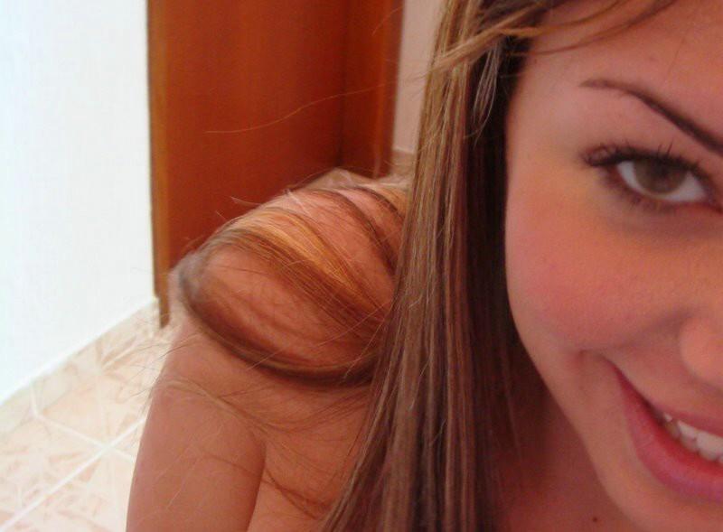 16P Amateur babes showing their smooth cunts only for you