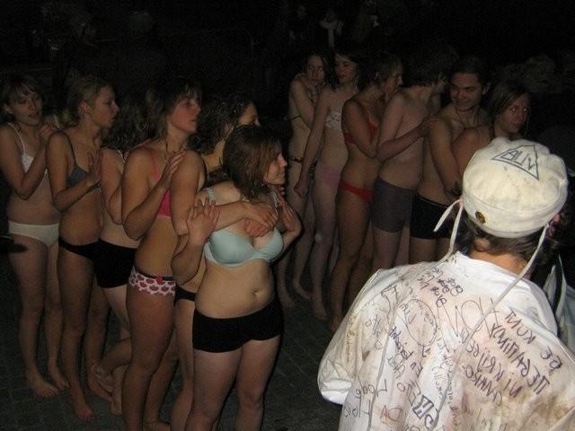 15P Many pretty amateur teens undressing and posing