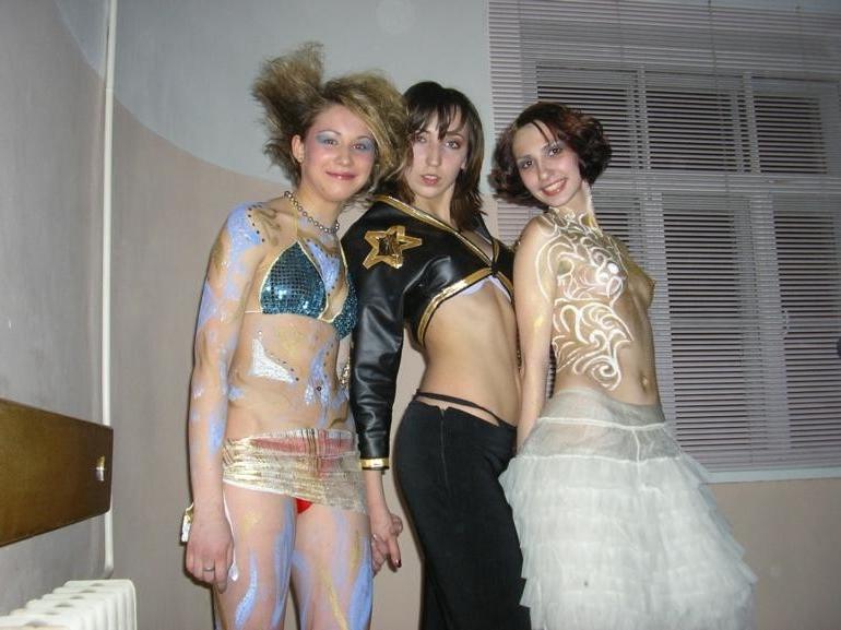 15P Many pretty amateur teens undressing and posing